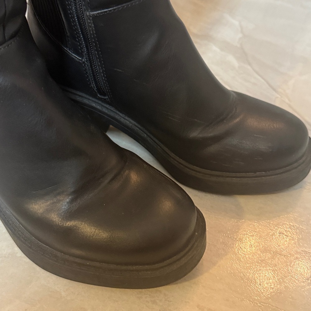 Tall black boots - Picture 4 of 11